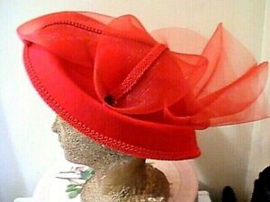 GORGEOUS! The LADY IN RED Vintage Estate 70’s  Parisienne French Wool Hat