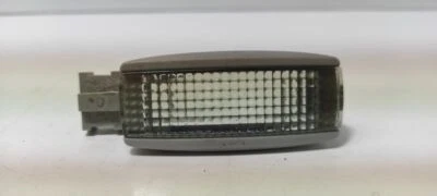 Otra luz interior Volkswagen PASSAT B5 1999 3B0947113 UST49304 Foto 1 de 3