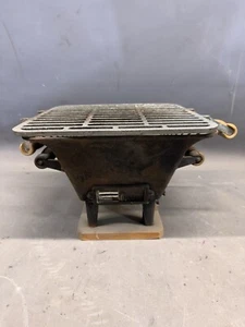 Vintage antico mini tavolo in ghisa barbecue grill Hibachi Giapponese U Baby Old - Foto 1 di 11