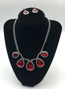 Set orecchini collana gemme vetro sfaccettato rosso tono argento gioielli donna - Foto 1 di 8