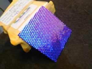 Dichroitisches Glas: CBS 90COE lila auf Würfel strukturiert dünn schwarz - 3" Quadrat - Bild 1 von 1