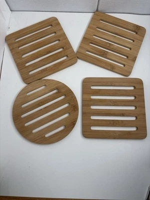 Remaches de bambú 4 en total = 3 cuadrados 7 pulgadas x 7 pulgadas y 1 redondo beige 7,5 pulgadas x 7,5 pulgadas Foto 1 de 4