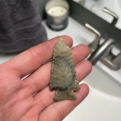 Punto de proyectil de muesca de esquina de pino (punta de flecha Scott Co Kentucky) Foto 1 de 4