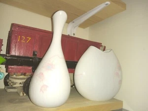 2 x small pink flower Hornsea pottery vases - Picture 1 of 1