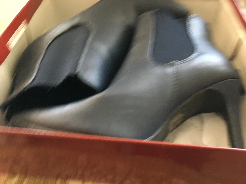 BRECKELLE'S LADIES SIZE 8M BLUE ANKLE HIGH BOOTS - Image 1 of 4