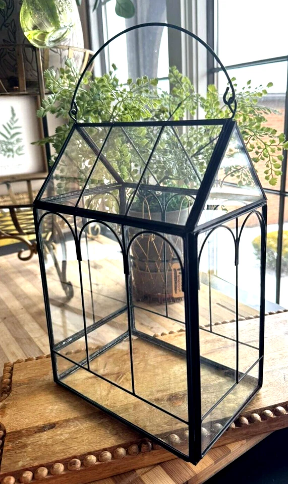 Terrario grande vintage de vidrio y metal 11,75" H x 5,31" W x 8,13" D Foto 1 de 4