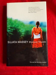 Flach signiert - Shimura Trouble von Sujata Massey 2008 HCDJ mit DJ-Cover wie neu R2 - Bild 1 von 6