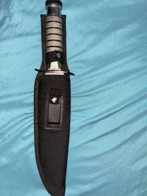 Cuchillo de sobreviviente con fósforos y anzuelo de pesca en mango Foto 1 de 3