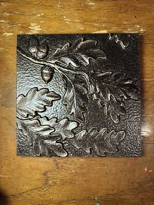 Decoración de pared interior exterior roble y bellota de latón martillado Foto 1 de 4