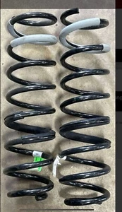 2021-2025 Jeep Wrangler Front Coil Springs 68540220AB and 68540221AB - Foto 1 di 5