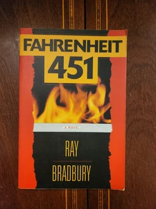 FAHRENHEIT 451 RAY BRADBURY 1996 TRADE PAPERBACK  NEAR FINE - Picture 1 of 5