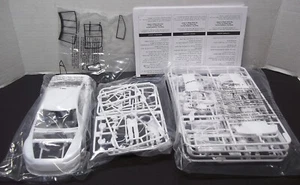 DONOR 2016-2018 NASCAR FORD FUSION STOCK CAR MODEL KIT- WHITE - REVELL - 1/24 - Picture 1 of 10