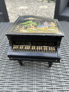 Boîte à musique et bijou en forme de piano
