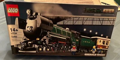 乐高高级型号 10194 翡翠夜车 2009 年停产 ~ 全新未拆封 ~ — 第 1/4 张图片