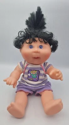 Vintage Cabbage Patch Kids Puppe 1996 mit Vorderzähnchen original Bekleidung - Bild 1 von 4