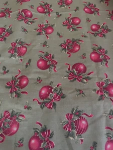Red Christmas Balls Green Background Fabric 2004 Cranston VIP 3 Yds - Picture 1 of 4