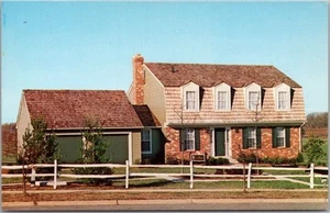 Postal de bienes raíces de MITCHELLVILLE, MD de la década de 1960 "Modelo Cedarcreek en Newbridge" - Imagen 1 de 2