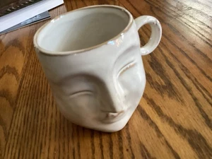 Bloomingville Steinzeug Gesicht, cremefarben glasiert, Kaffeebecher. - Bild 1 von 4