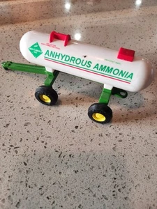 John Deere Anhydrous Ammonia NH3 Applicator Tank 1/32 ERTL - Picture 1 of 8