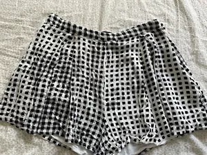 MinkPink High Waisted Shorts Size XS Black White Plaided Squares - Picture 1 of 7