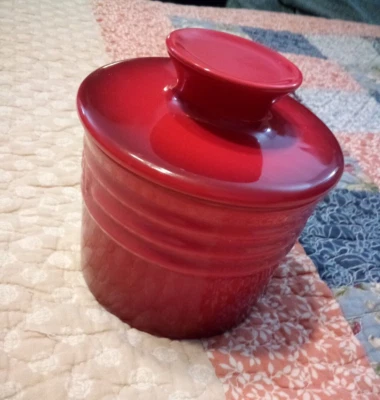 NEW With ORIGINAL STICKER  LE CREUSET CHERRY CERISE   4 OUNCE BUTTER BELL CROCK - Image 1 of 4
