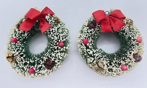 2 Vintage Flaschenbürste Weihnachtskränze Ornamente mit Beeren & Tannenzapfen - Bild 1 von 2