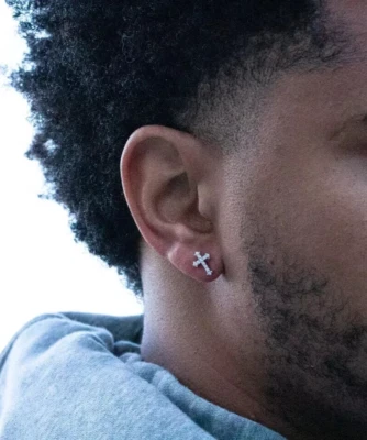 Pendiente de diamantes naturales cruzados de 0,50 quilates corte redondo oro blanco sólido de 14 quilates para hombre Foto 1 de 4