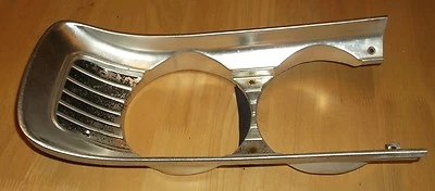 PLYMOUTH FURY II 1970 bisel de faro delantero derecho - usado eom Foto 1 de 2