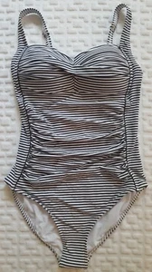 NUEVO CON ETIQUETAS TRAJE DE BAÑO DE UNA PIEZA BOND EYE Nip Tuck Shirred Camiseta RAYAS Gris Blanco Talla 10 - Imagen 1 de 8