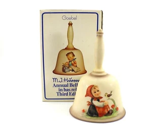 MI Hummel Goebel CAMPANA ANUAL 4ª Edición 1981 en Bajor Relieve Niña De Colección en Caja - Imagen 1 de 17
