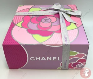 Authentische Chanel quadratische leere Geschenkbox Behälter 8,5"x8,5"x3,75" + Band + Hülle - Bild 1 von 10