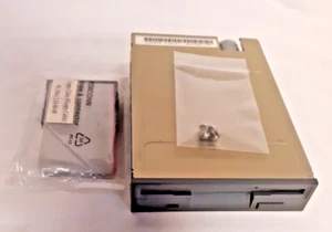 VINTAGE MITSUMI D359T5 1.44Mb GRAY FLOPPY W/ CABLE AND SCREWS, NEW OLD STOCK - Photo 1/9