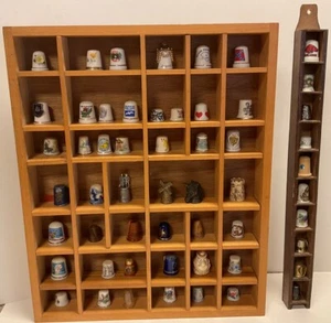 Konvolut 55 Vintage Fingerhüte und 2 Vitrinenregale aus Holz - Bild 1 von 9