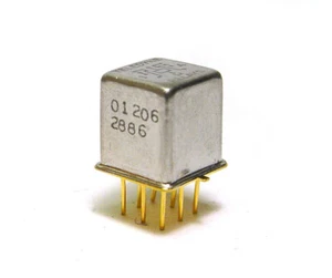 Teledyne Subminiaturowy przekaźnik RF, 134 M4-5, 2x UM, 5V - Zdjęcie 1 z 3