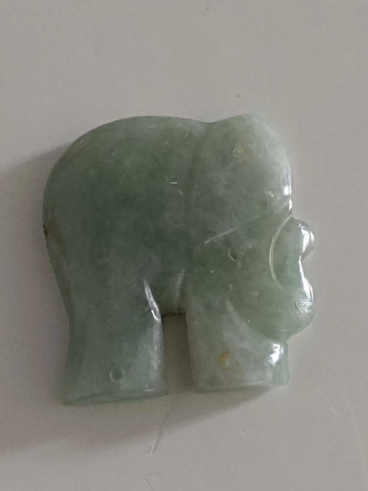 GREEN JADE ELEPHANT PENDANT Foto 1 de 3