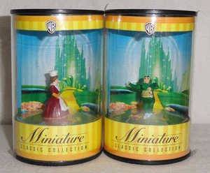 Miniaturas Warner Bros ~ 2 NOS ~ Mago de Oz ~ Munchkin Town Lady & The Mayor - Imagen 1 de 7