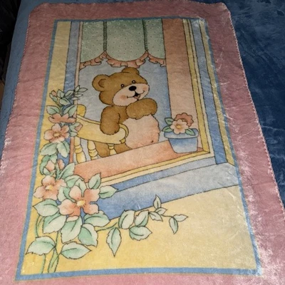 Manta bebé vintage oso mirando por ventana Minky felpa rosa flores silla años 90? Foto 1 de 4