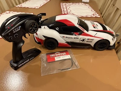 Coche de turismo eléctrico Traxxas 4-Tec 3.0 BL-2S 1/10 RTR con carrocería Toyota GR Supra GT4 Foto 1 de 4