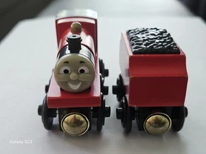 Trenino in legno Thomas Friends James Knapford ferrovia parlante RFID magneti oro - Foto 1 di 9