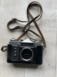 Zenit E analoge Spiegelreflexkamera 35 mm mit Objektiv und Tasche  - Bild 1 von 9