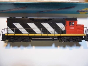 HO - Athearn 4211 - GP35 Diesel Locomotive, CN (tiger stripe) 9306 LN - Imagen 1 de 4