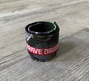 Grabgräber Armband Schlagarmband Monster Marmelade Spielzeug LKW Fahrzeug große Reifen NEU - Bild 1 von 2