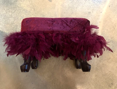 独一无二 BORDELLO VELVET OSTRICH FEATHER OTOMAN 勃艮第压裂天鹅绒 Pouf — 第 1/4 张图片