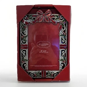 Khols Nikolaus quadratischer Weihnachtsrahmen mit heiligen Beeren und Schleife 4"×6" - Bild 1 von 4