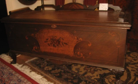 VINTAGE LANE CEDAR CHEST 1900s INLAID HAND PAINTED NO LOCK CLEAN ANTIQUE MUST C Cover