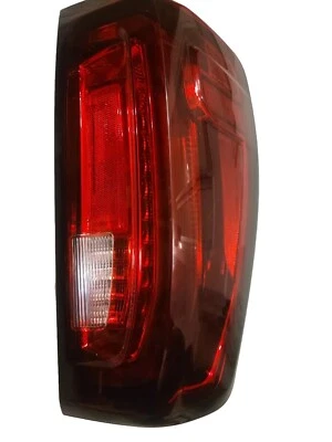 GMC SIERRA 1500 2500 RH 2019-2022 montaje de luces traseras lado pasajero LED OEM   Foto 1 de 4
