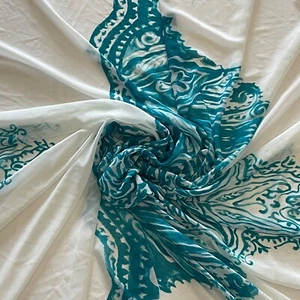 Tela de Gasa Estampado Abstracto Floral Paisley Boho Azul y Blanco - Por Yarda - Imagen 1 de 2