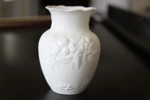 AK Kaiser Mid-Century German White Porcelain Floral Vase by M.Frey 4 1/2 " Tall - Picture 1 of 7