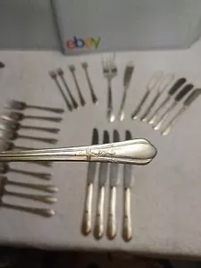 26 Pcs Vintage Simeon L & George H Rogers Oneida LTD Silverplate Flatware - Foto 1 di 11