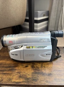 JVC GR-SXM37U Super-VHS Camcorder 25x Optical 1000x Digital Zoom UNTESTED - Picture 1 of 4